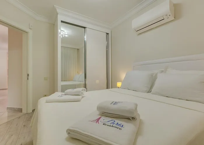 Paris Gasthuis Çeşme